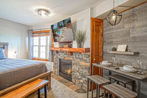 Edray House | Rimfire 421 Cozy Studio just steps from the village Slope Side