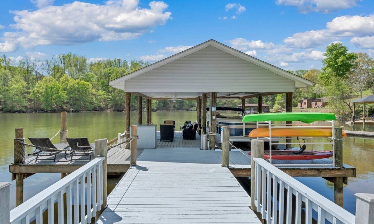 Goodview House | Ripple in Still Water - 5 bedroom with private dock!