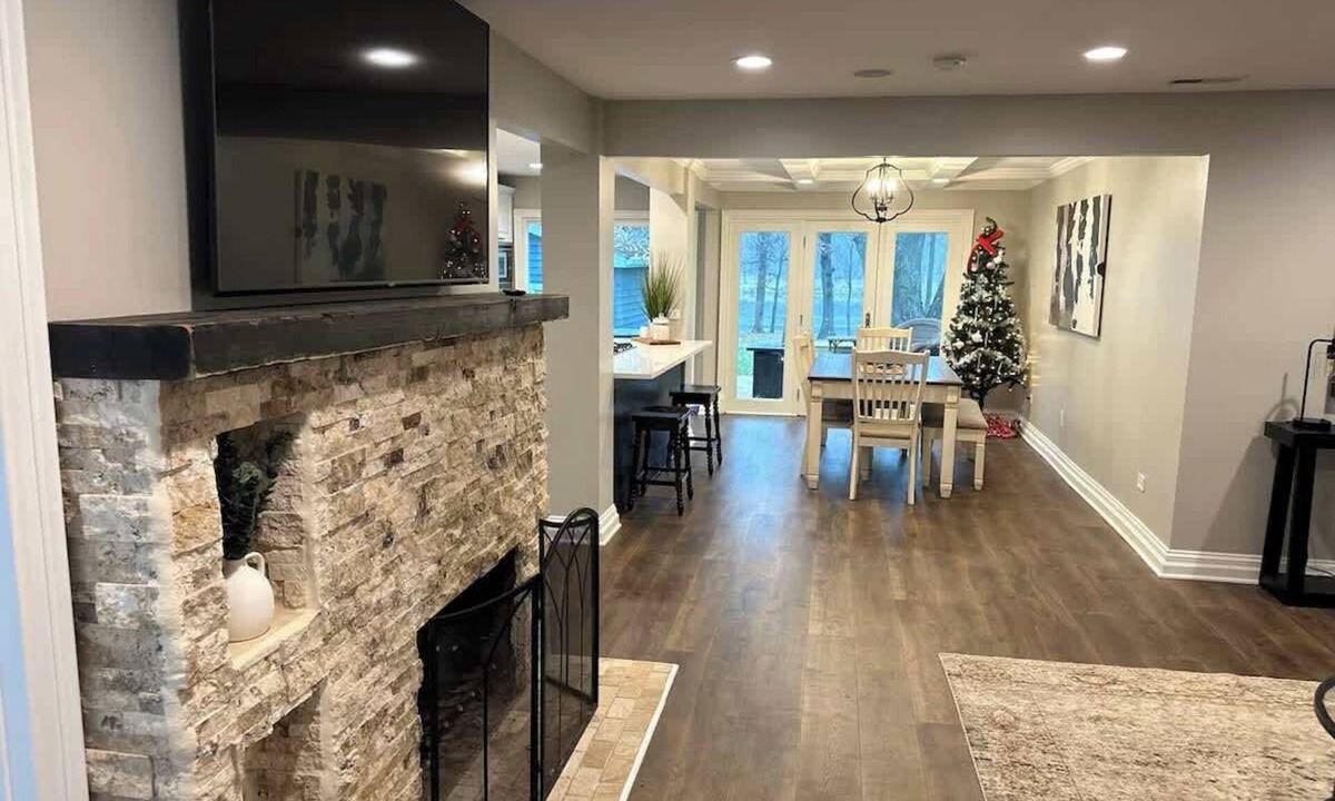 Yorkville House | River Access Game room Backyard King W/D Parking