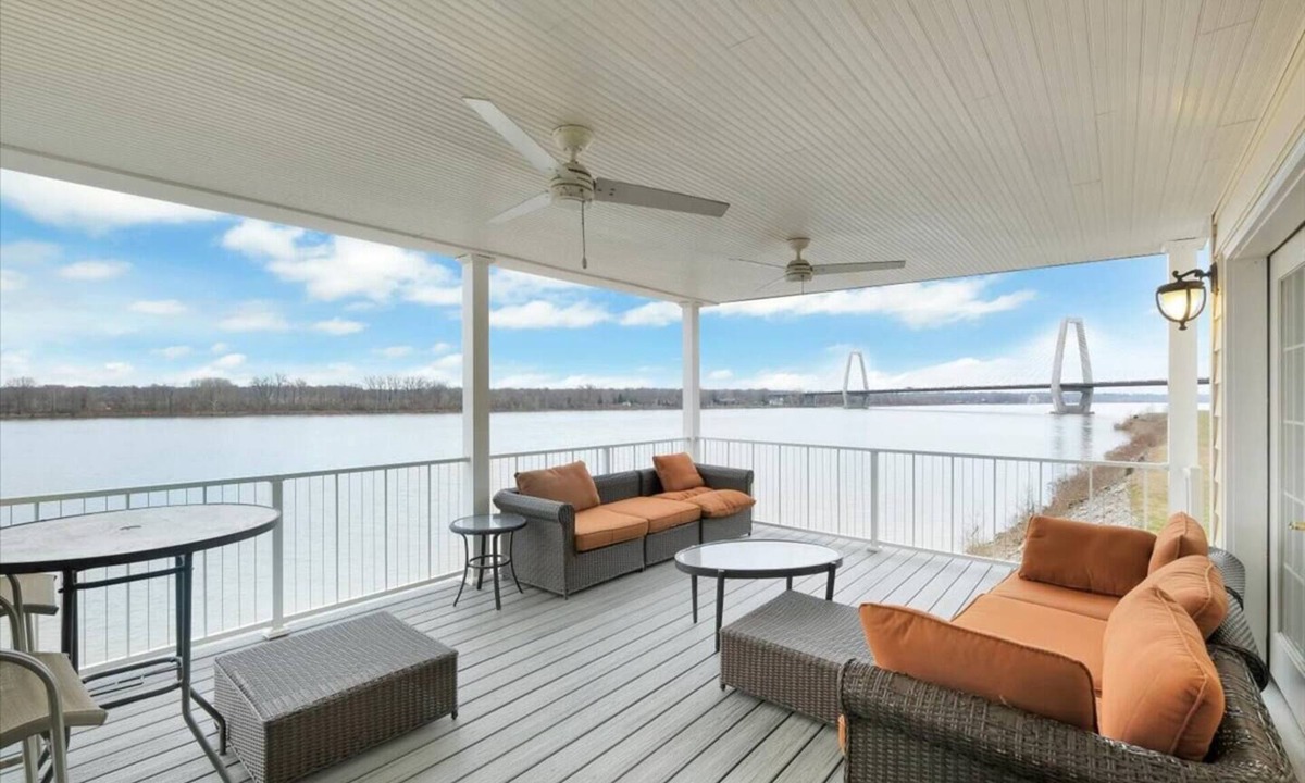 Jeffersonville House | River Den - Beautiful Views near Louisville