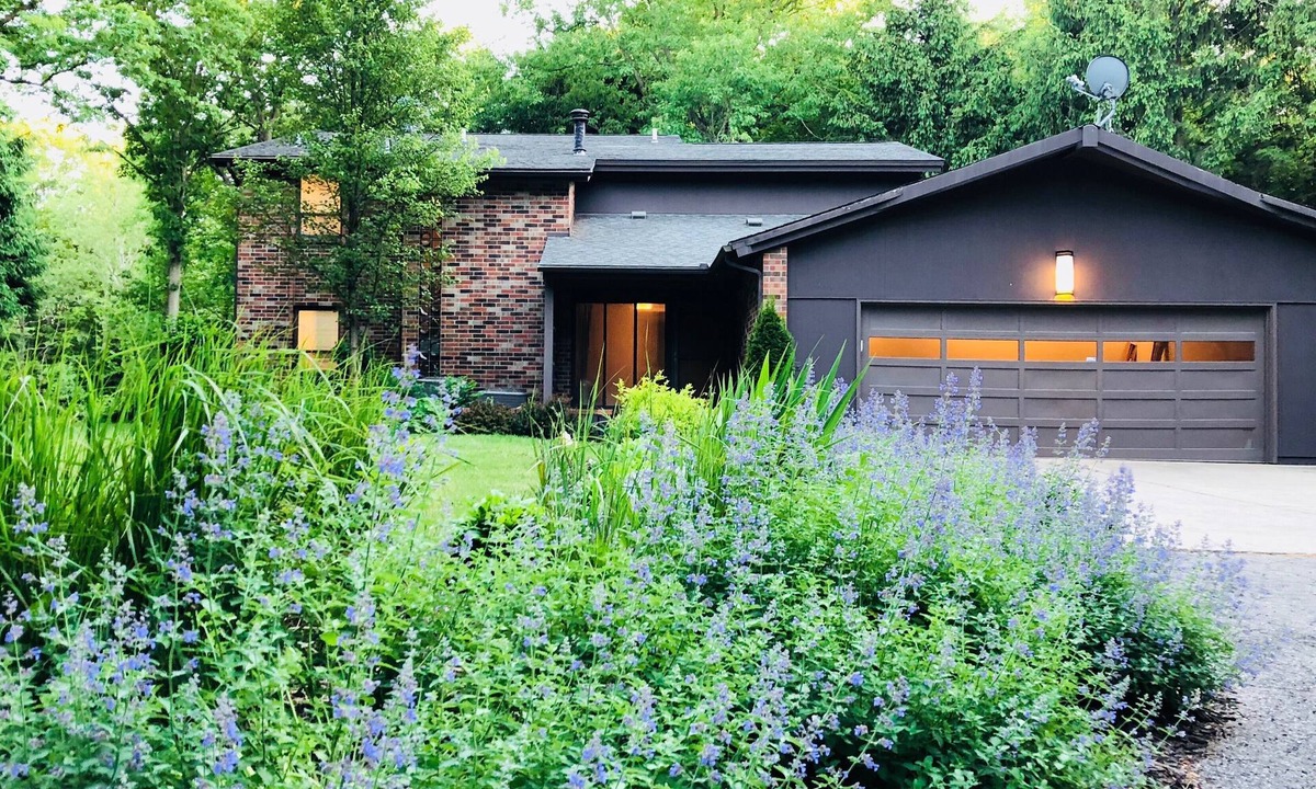 Pullman House | River front home/Game room/Cable/Grill/Fire Pit/Tennis Court/Wifi/AC