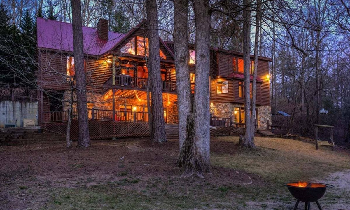 Ellijay Cabin | River's Bend Lodge by Mountain Oasis | Riverfront Cabin in Coosawattee River Resort