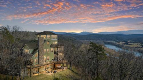 Bentonville House | Riverbend Lodge Spacious Riverfront Home with Hot Tub Pool & Mountain view