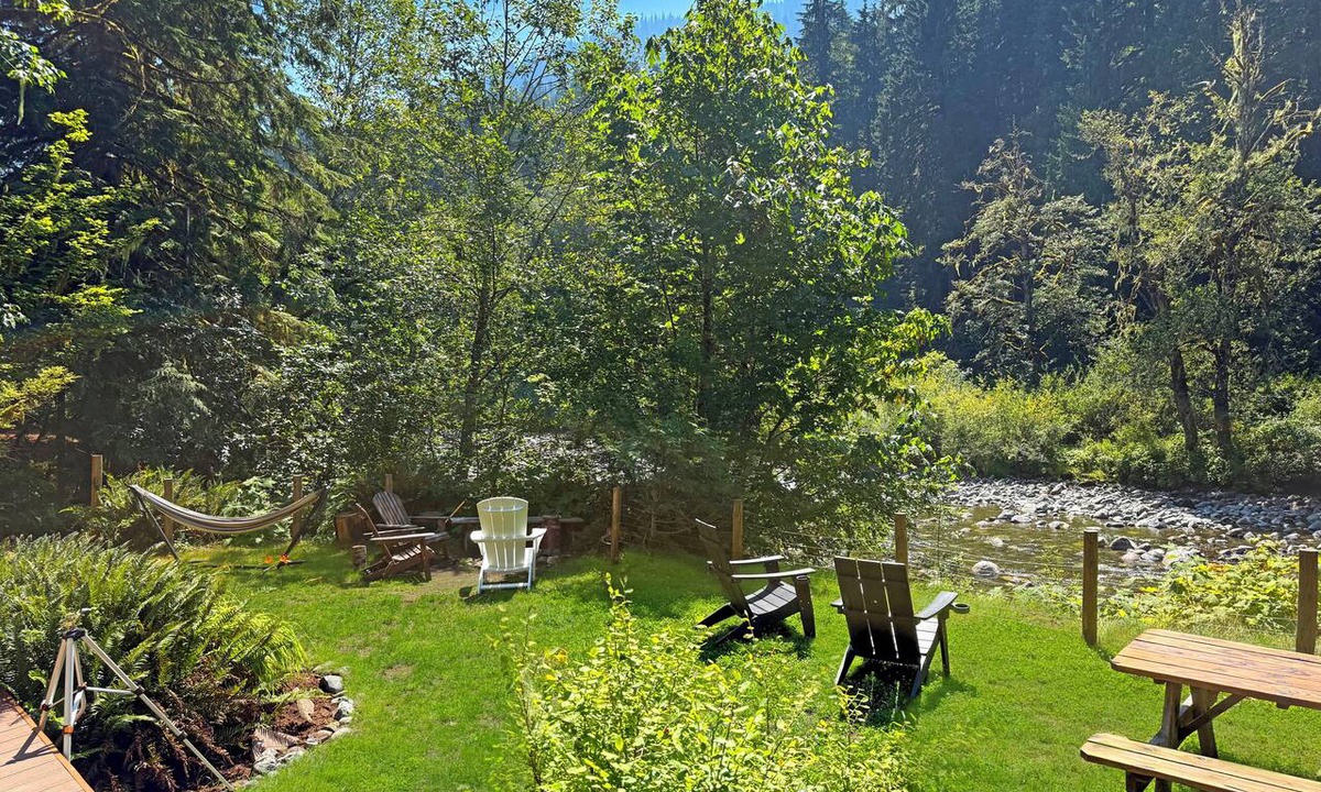 Verlot Cabin | Riverfront A-Frame with Hot Tub, Game Room and Fire Pit - Sleeps 10, Dogs OK