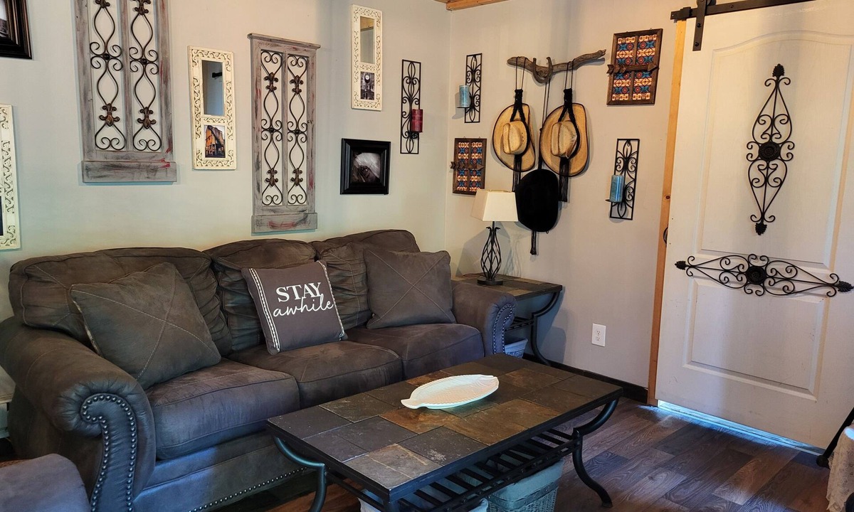 Prince Cabin | Riverfront cabin conveniently located within the New River Park and Preserve!