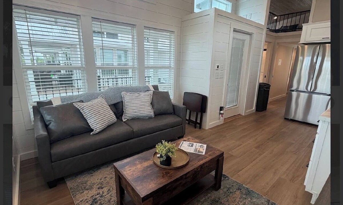 Vicksburg House | Riverfront Tiny Home w/King Bed & Wi-Fi