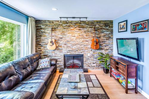 North Capitol House | Riverfront View near Downtown, Walk to Restaurants