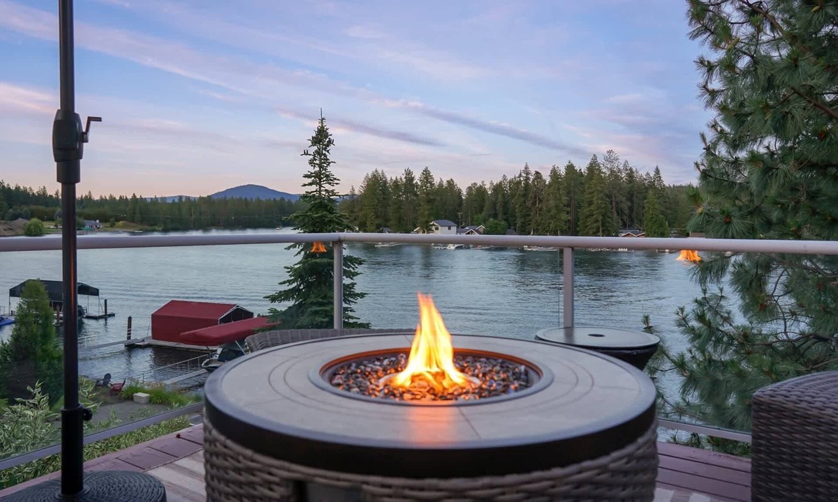 Post Falls House | Riverside Harbor House | Luxury Riverfront | Dock & Fire Pit