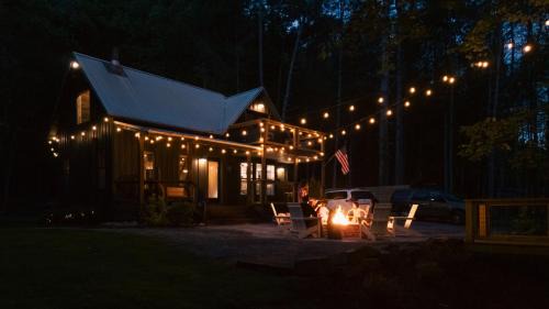 Dahlonega House | Riverstone Cottage A Cozy Riverfront Retreat