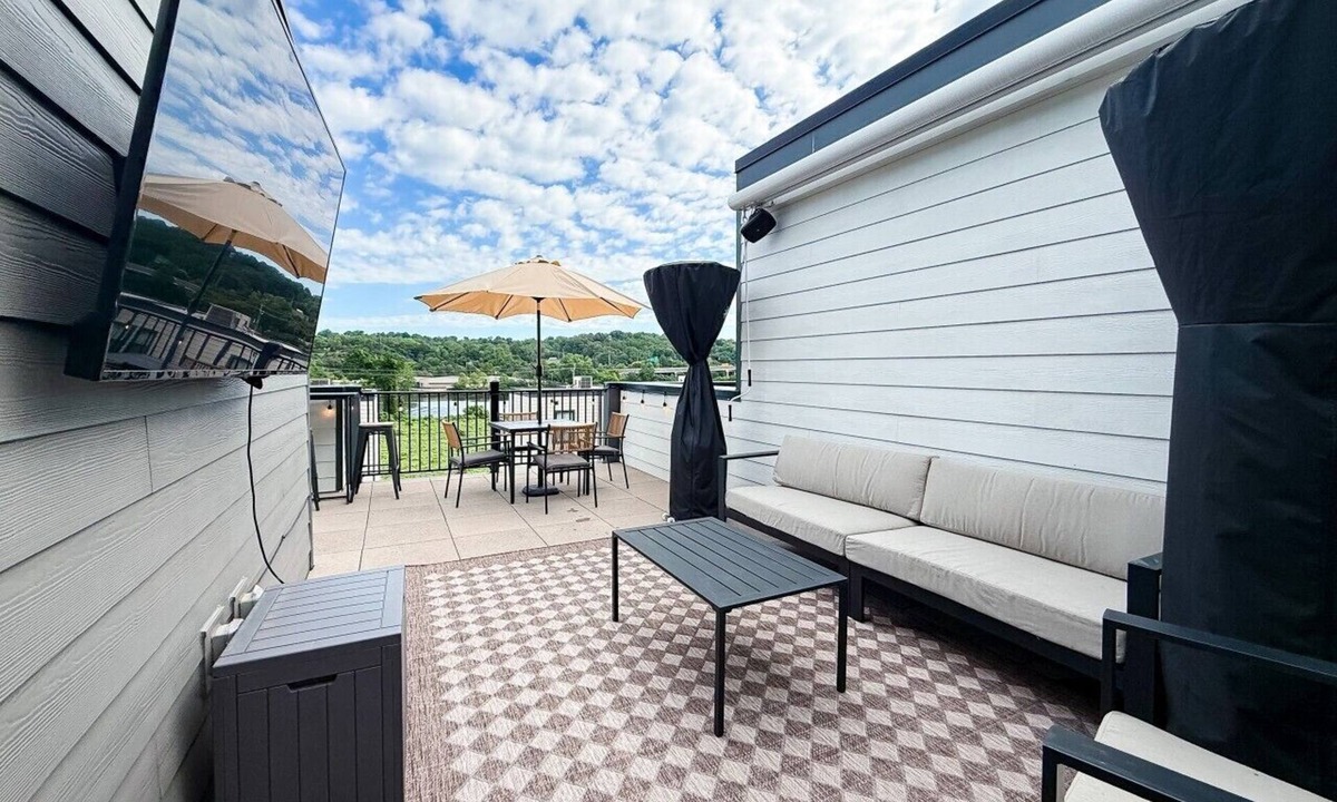 Knoxville Villa | Riverview Retreat: Neyland Stadium – sleeps 10