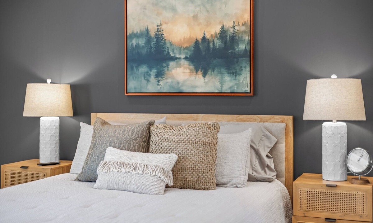 Knoxville House | Rocky Top Rowhouse : Modern Townhouse - Sleeps 4! Walk to Neyland & DT Knox!