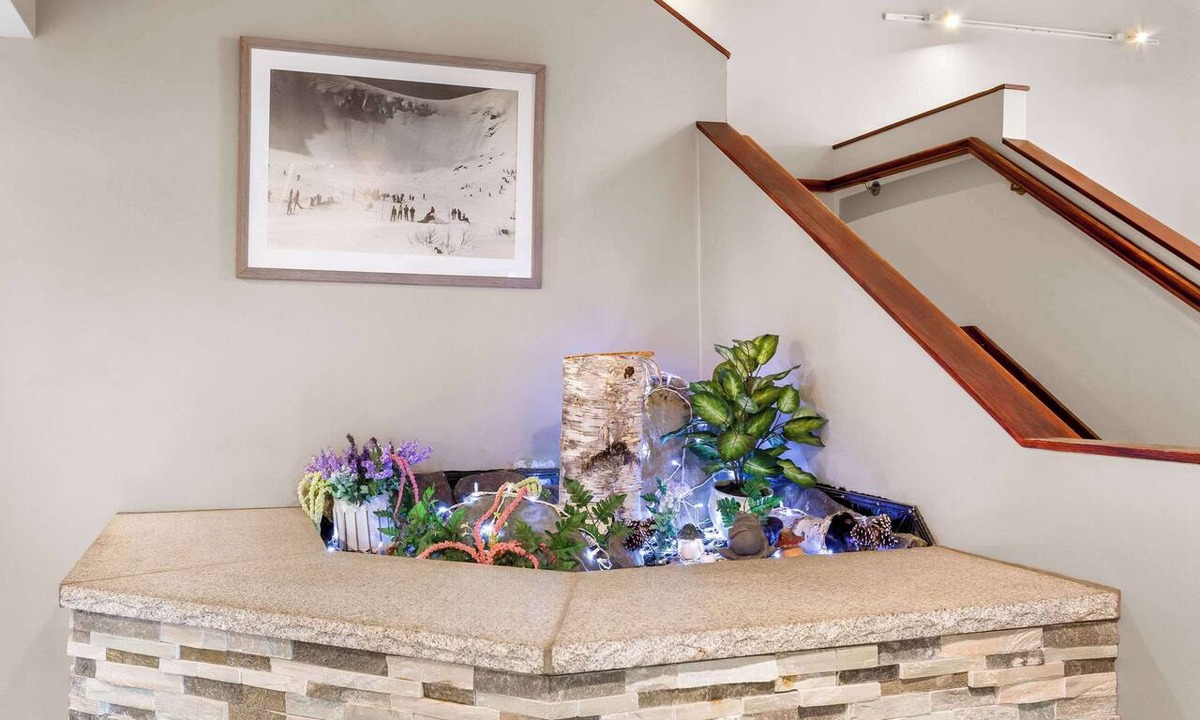 Gorham Hotel | Rodeway Inn Gorham Riverside