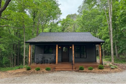 Carbondale House | Romantic 1BR Cabin w Hot Tub Near Carbondale