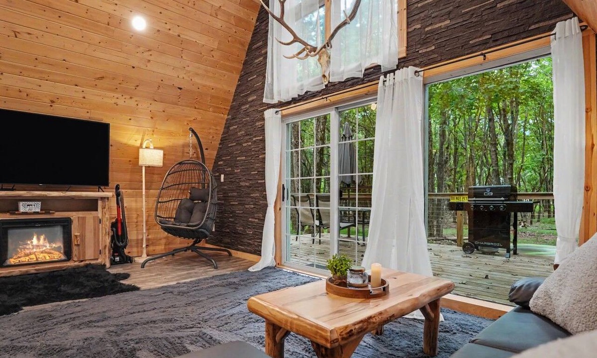 Briar Crest Woods Cabin | Romantic A-Frame - Hot Tub - Pets Welcome