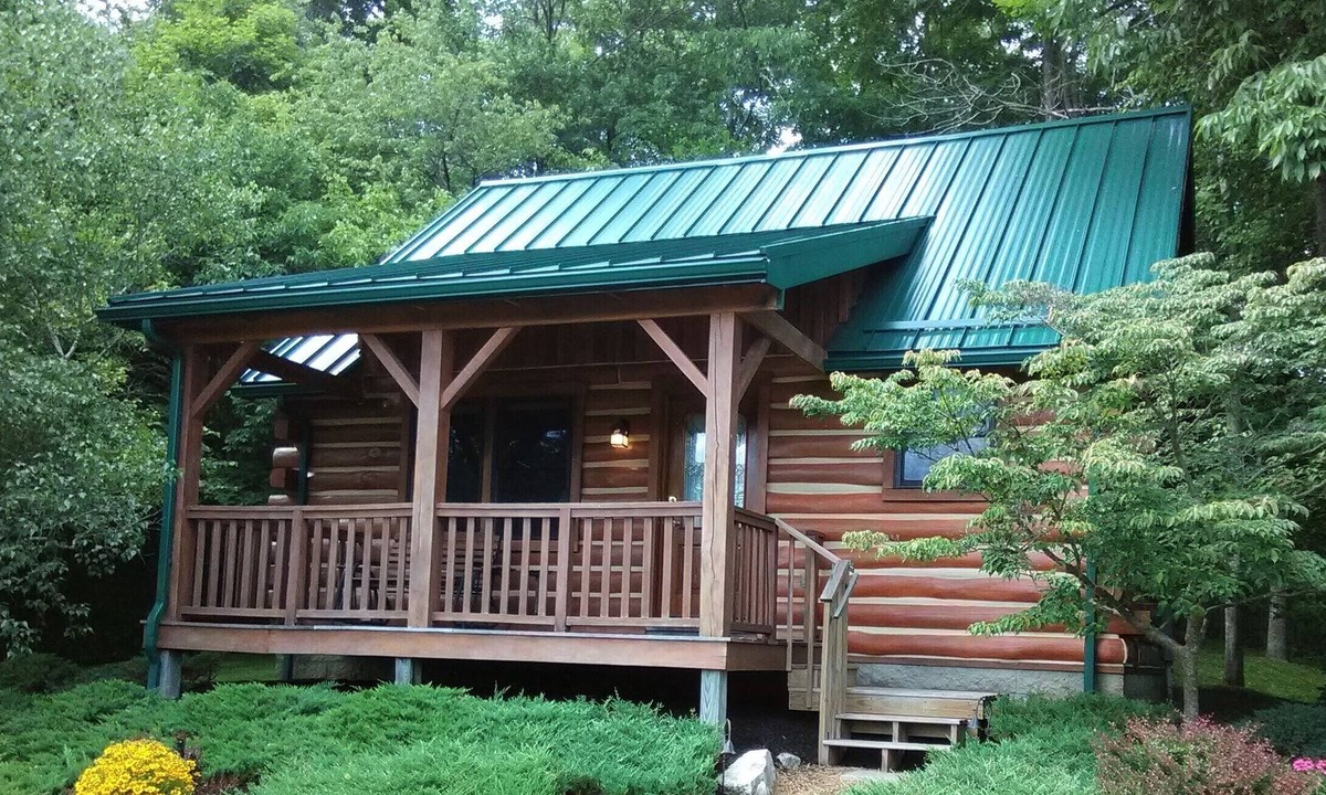 Stockwell Cabin | Romantic log cabin getaway--45 min NW of Indianapolis