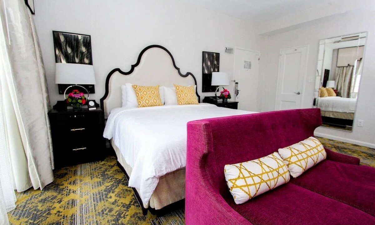 Kalorama Heights Hotel | Romantic Suite Escape Near Historic DC Landmarks! Gym Access, Parking!