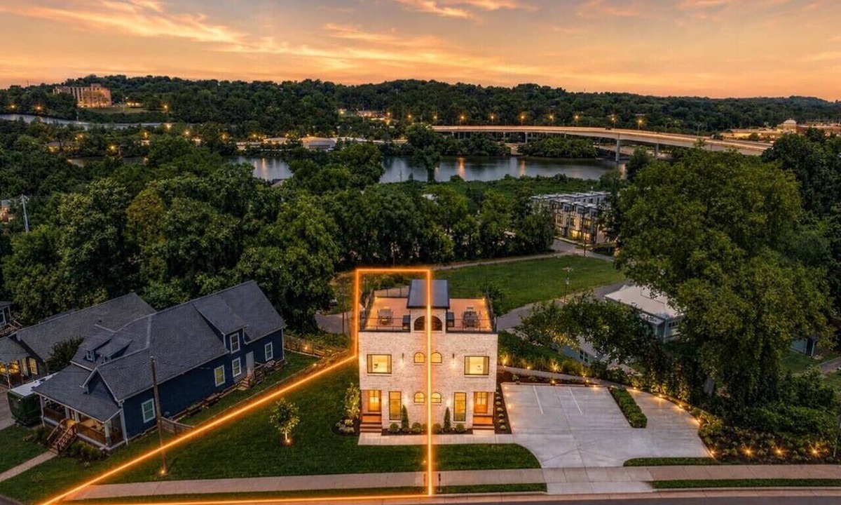Knoxville Villa | Rooftop Oasis | Hot Tub + Game Room