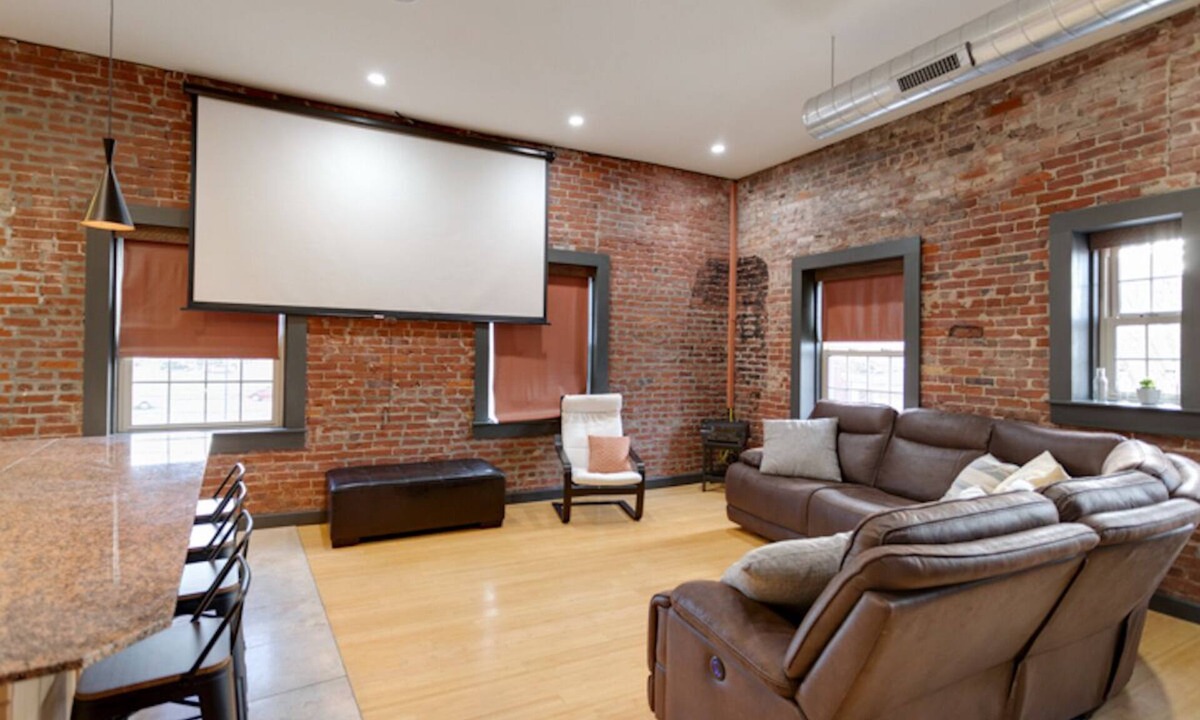 Evansville House | Rooftop Views | Entire Building!