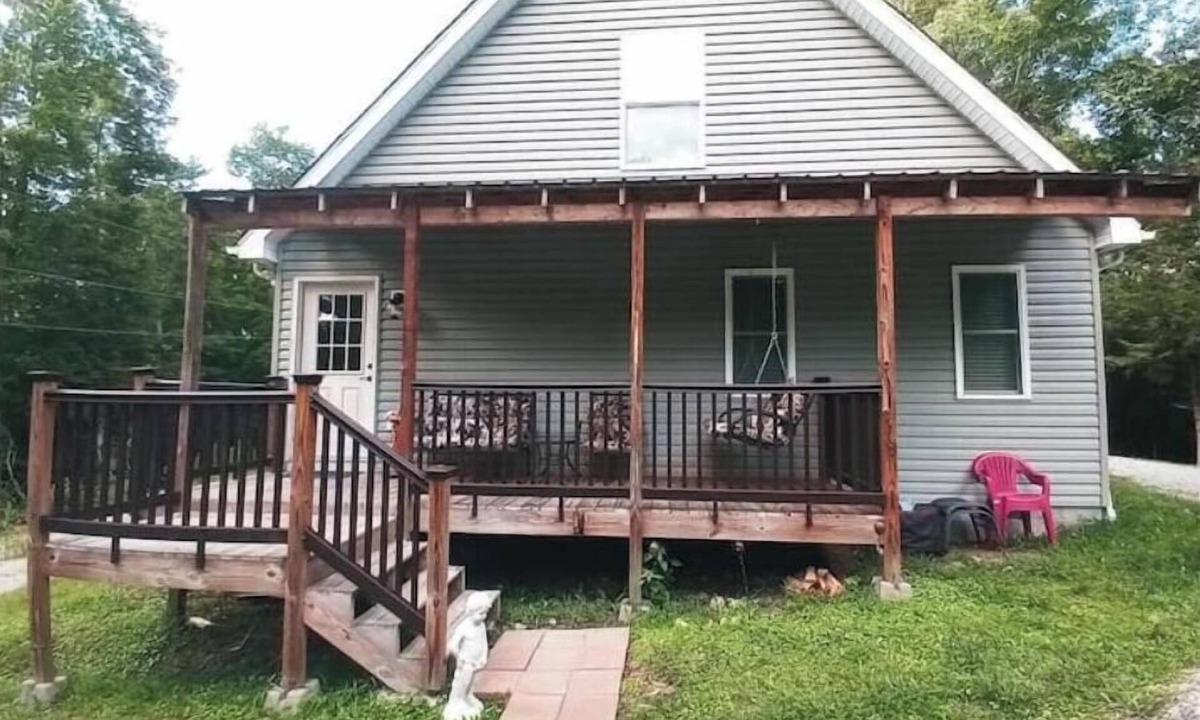 Canvas House | Roomy House on 2 private acres above the cliffs at Summersville Lake