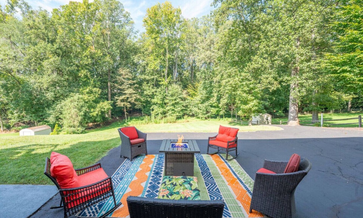 Martinsville House | Roomy Retreat: Martinsville Speedway, Casino, Golf