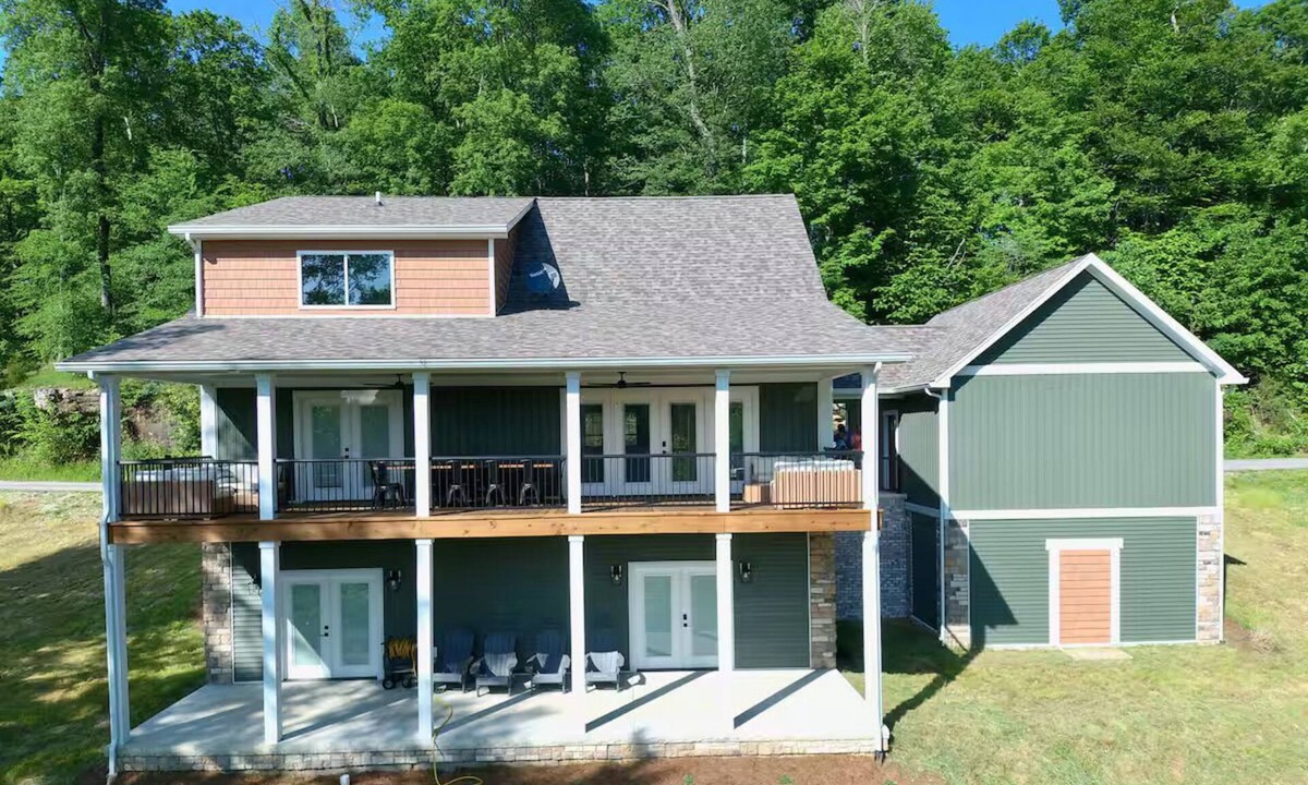 Westview House | Rough River Lake - 5BR Waterfront Home - Sleeps 15 - Firepit