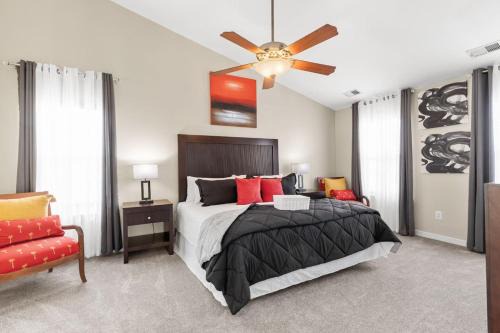 East Highland Park House | Royal Retreat Luxurious House with 4 King Beds