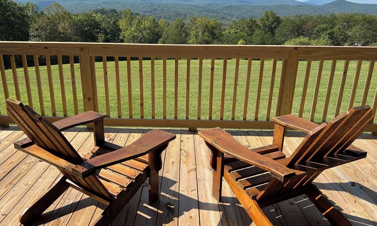 Danbury House | Rustic 2-BR country home w/AC, WiFi, Smart TV & scenic view near Danbury, N.C.