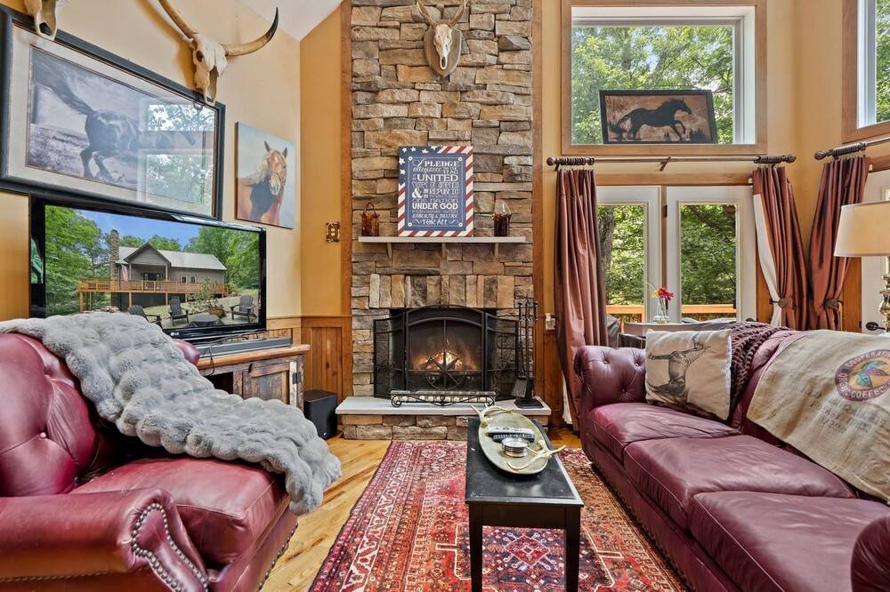 Mount Jackson Cabin | Rustic A-Frame Chalet with Hot Tub & Scenic Views in Mount Jackson, Virginia