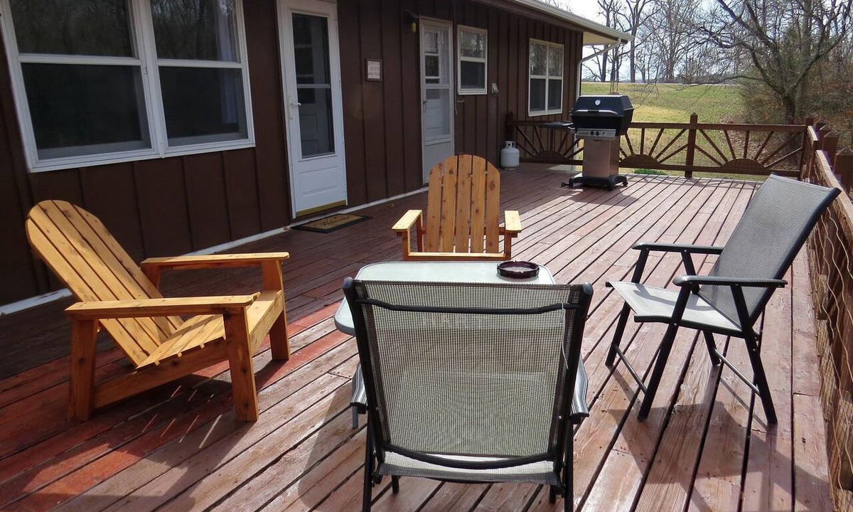 Miramiguoa Park Cabin | Rustic Cabin Rental near Meramec State Park, Missouri
