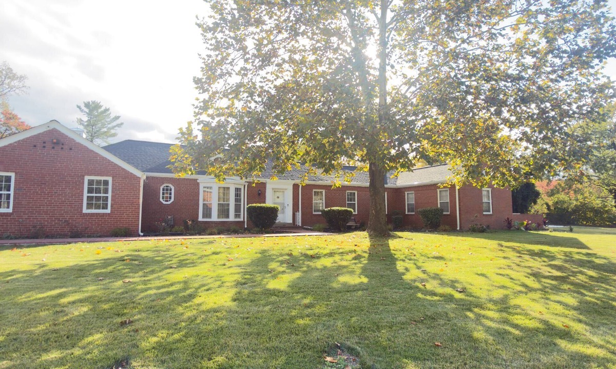 Oxon Hill House | Rustic hilltop estate near DC & Northern Virginia on 5.5 acres