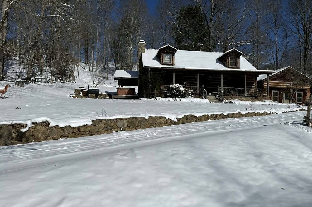 Clyde Cabin | Rustic Log Cabin Rental with a Hot Tub near Asheville, North Carolina