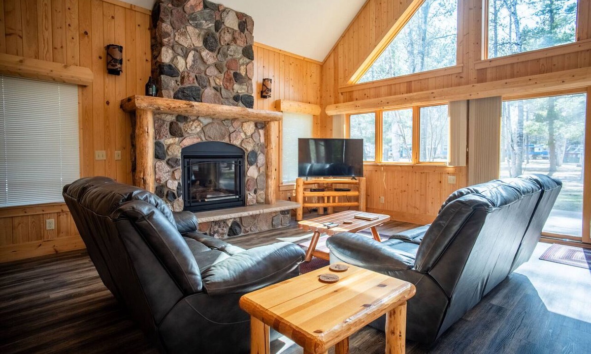 Babbitt Cabin | Rustic luxury at its finest: The Bent Paddle