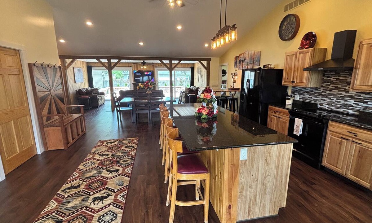 Findlay House | Rusty’s Getaway is a rustic/modern handicap accessible, family friendly space.