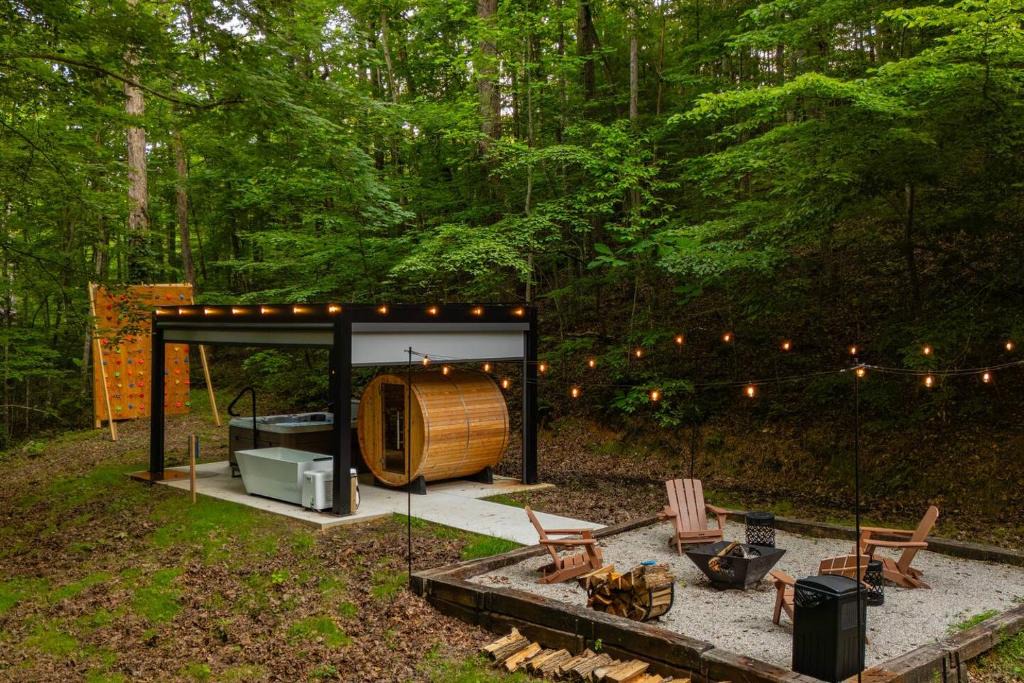 Primrose House | S'more Memories-Cold Plunge, Sauna, Hot Tub Wellness Retreat