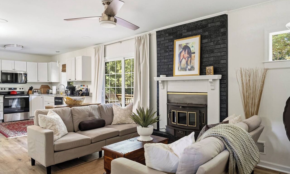 Aiken House | Saddle up, Tee off! Luxury King in Horse Country