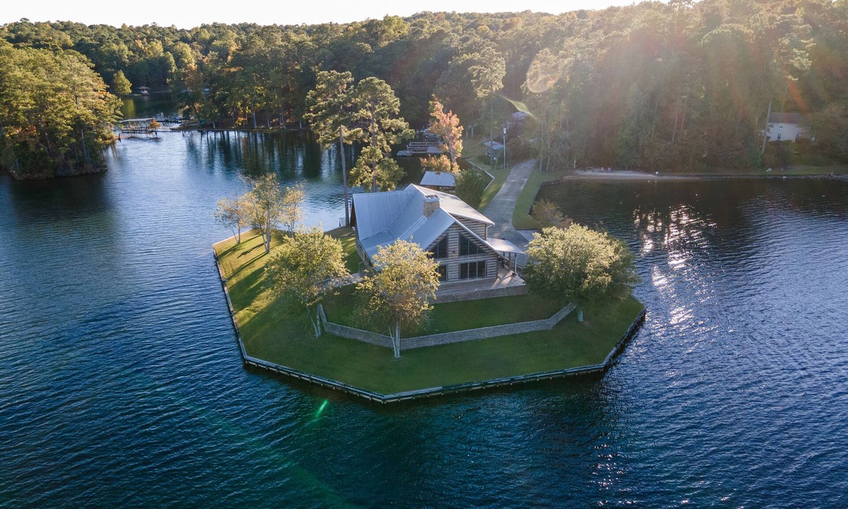 Pleasure Point House | Sailboat Point by Lake Martin Vibe Realty