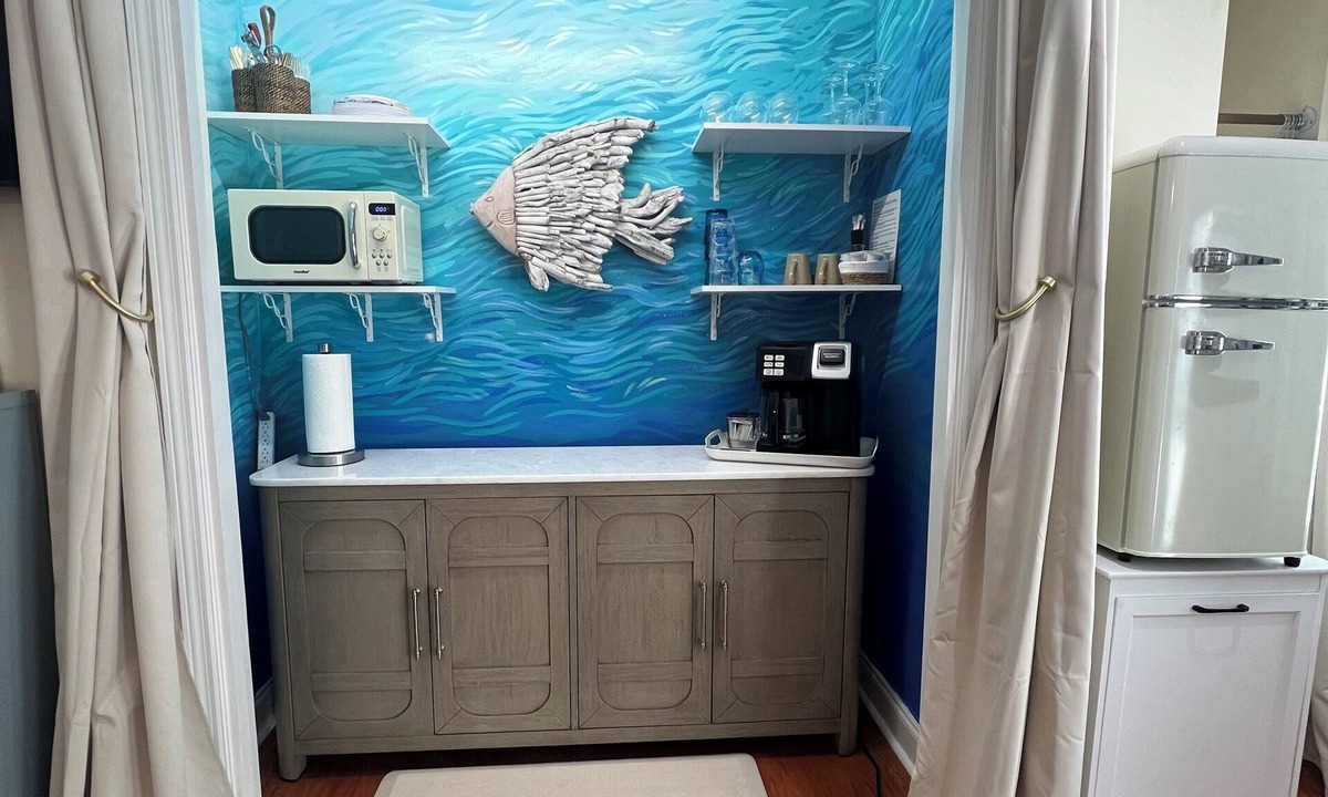 Murraysville House | Sale! Coastal King Suite near concerts, downtown, beach, & UNCW. Pets welcome!