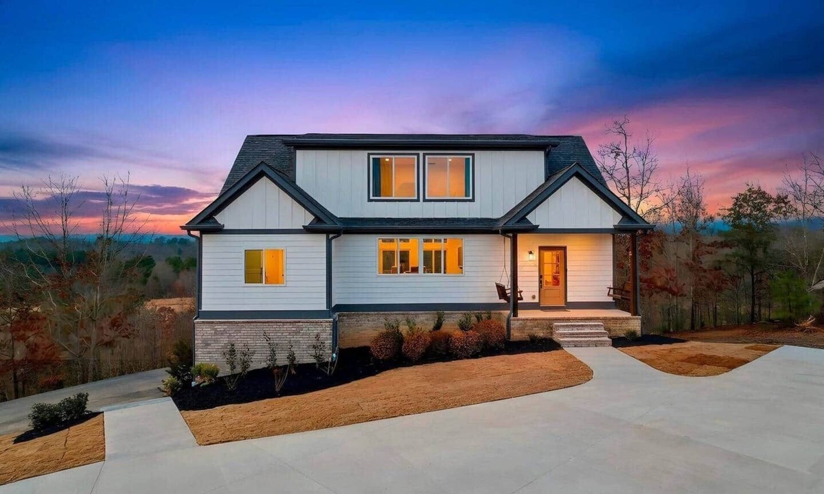Calhoun House | SALE! Peaceful Mountain View Home | Hot Tub | EV Charger