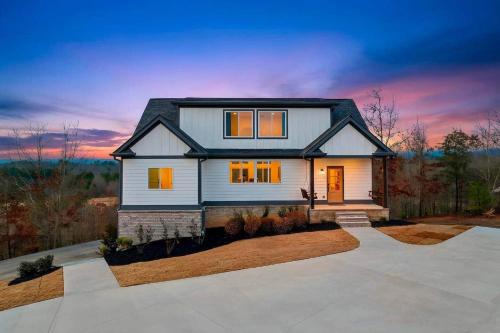 Calhoun House | SALE! Peaceful Mountain View Home | Hot Tub | EV Charger