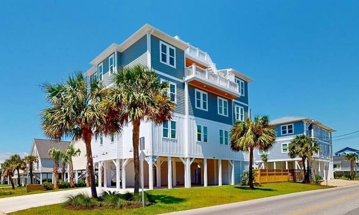 North Carolina Coast House | Salt House | Luxury 4-Suite Beach Retreat w/Pool & Elevator
