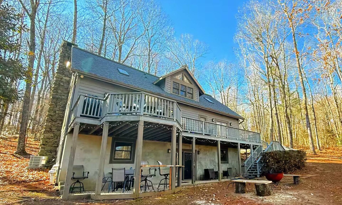 Saluda House | Saluda Family Retreat for 12-Pups welcome!