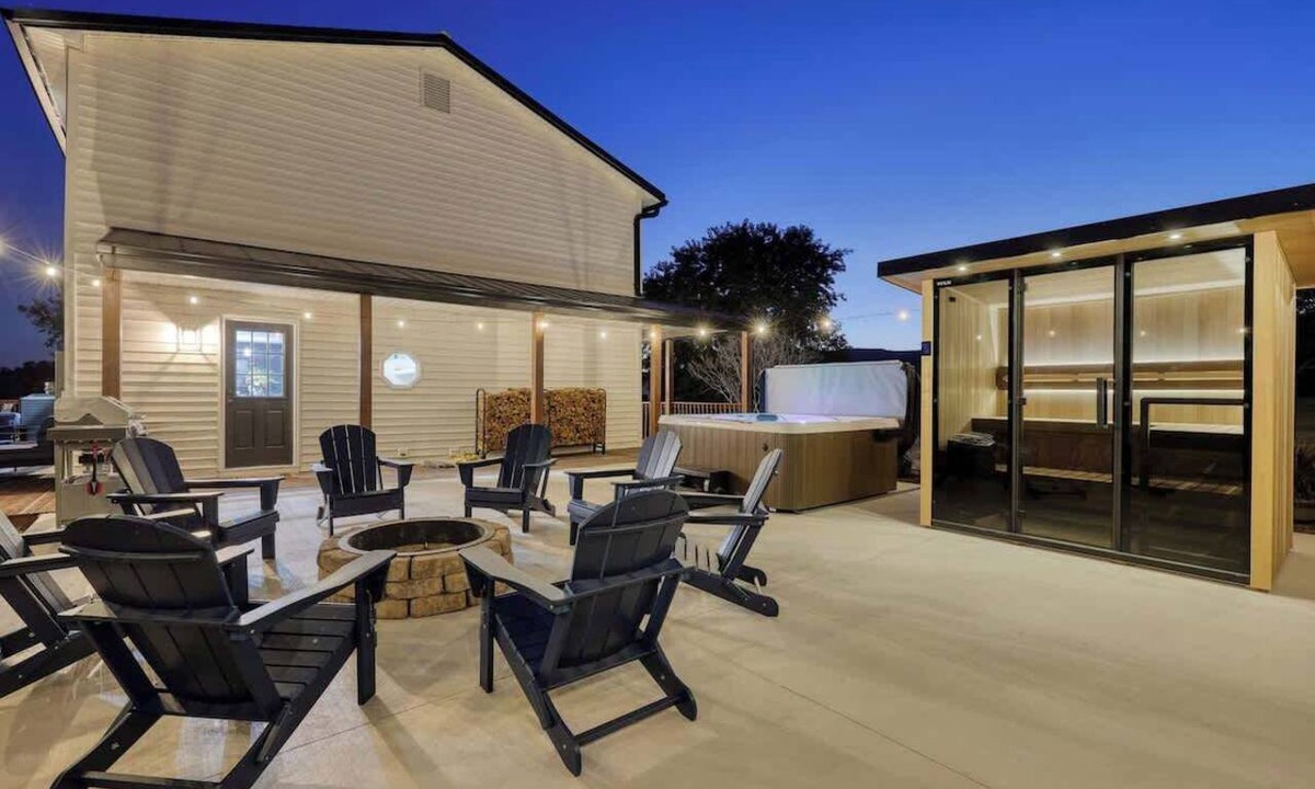 Toms Brook House | Sauna, Theatre, Game Room, Gym, EV Chrger, Firepit