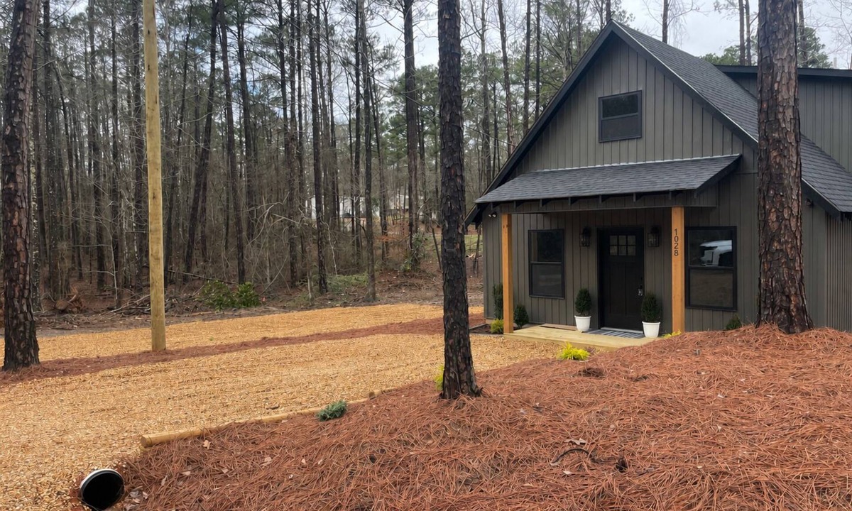 Eclectic Cottage | Sawyers Retreat Cottage Eclectic, Alabama on Lake Martin,