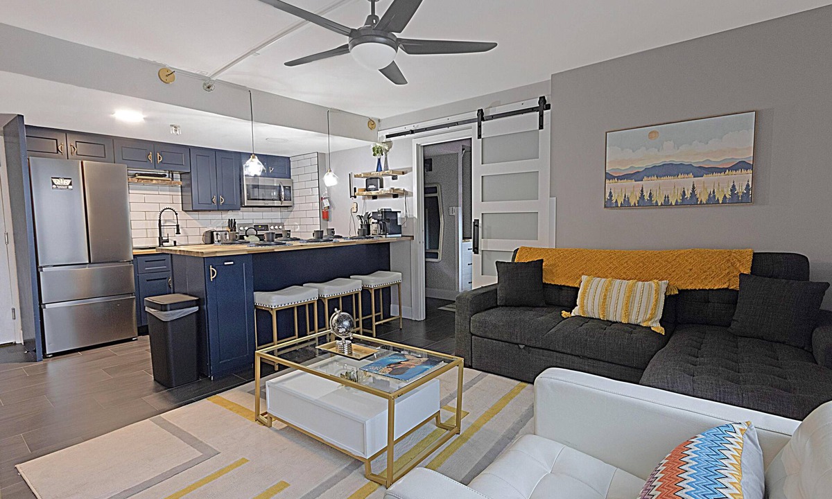 Snowshoe Condo | SC 5606: Top-notch & exclusive w/pool. Perfect for your next summer getway!