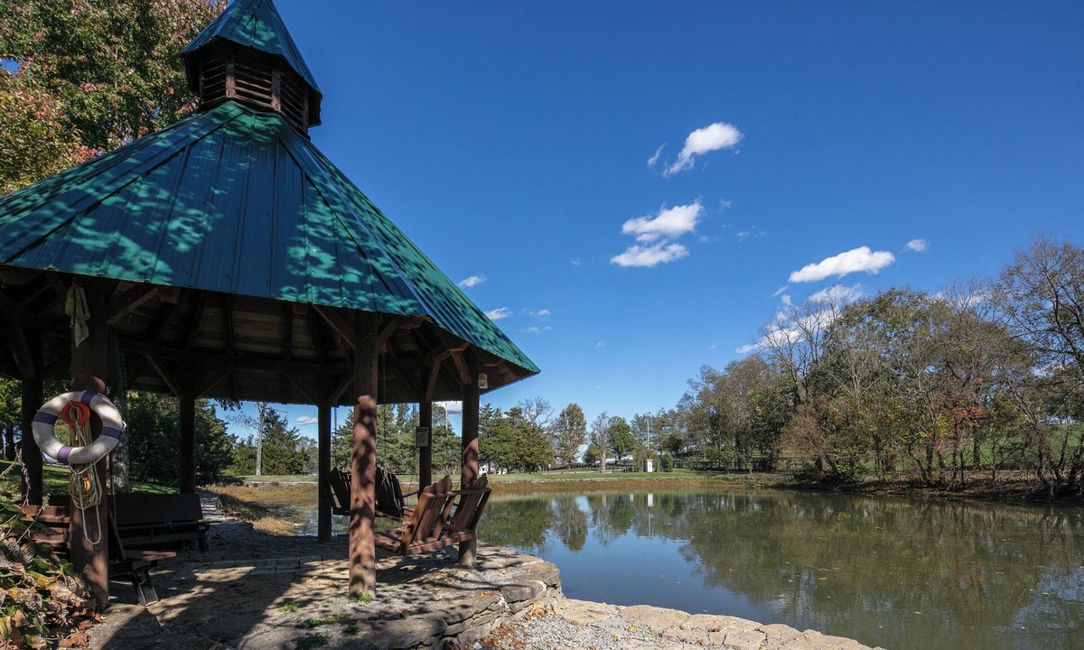 Georgetown House | Scenic Stillwater Retreat in rural KY Horse Country, WiFi/AC, Fishing/Canoeing