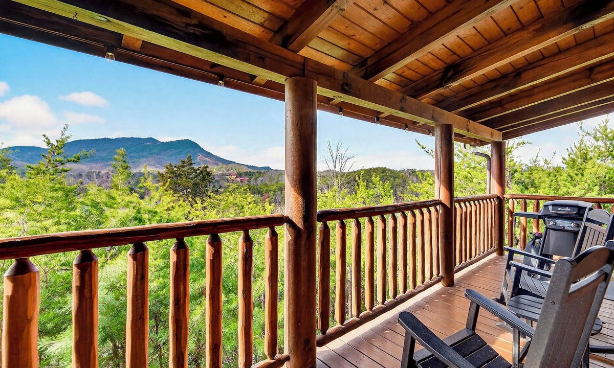 Sevierville Ski Chalet | Scenic View, King Bed, Hot Tub, Private Getaway
