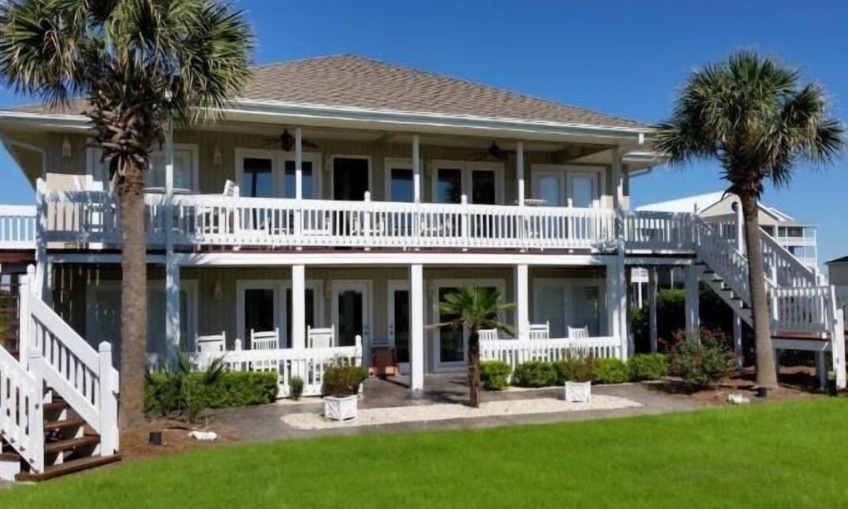 Ocean Isle Beach House | Sea Oats Oceanfront dog friendly 4 br home