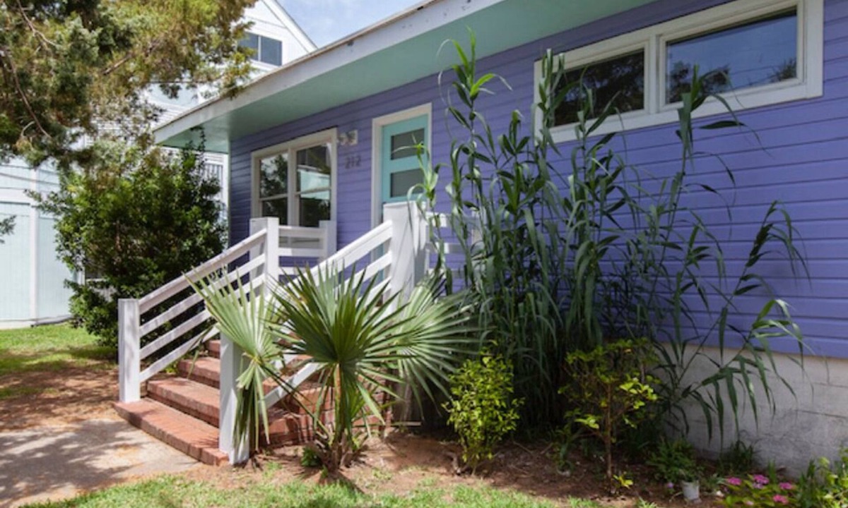 Carolina Beach Cottage | "Seadar" Cottage - A Mid-Century Beach Cutie!