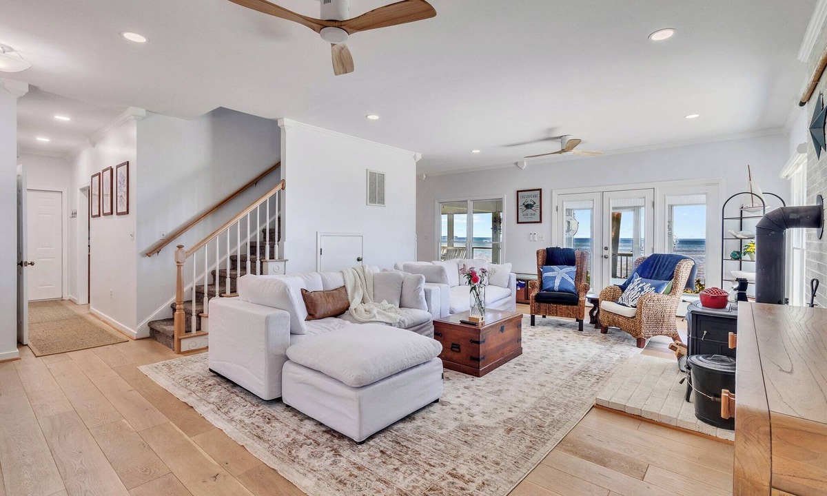 Edwardsville House | Seaglass Sands - Spacious family home - Private Beach - Kayaks - Game Room