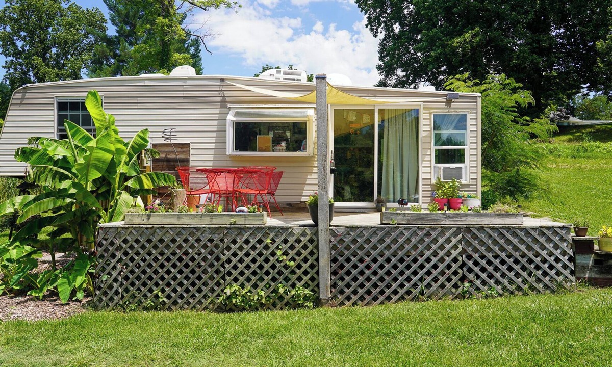 Valley Station House | Secluded Artsy Tiny Home w. Outdoor Shower